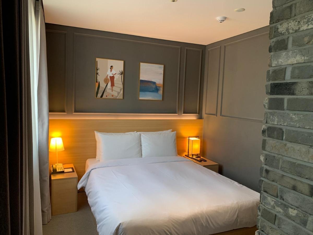 Vella Suite Hotel Suwon Exterior foto