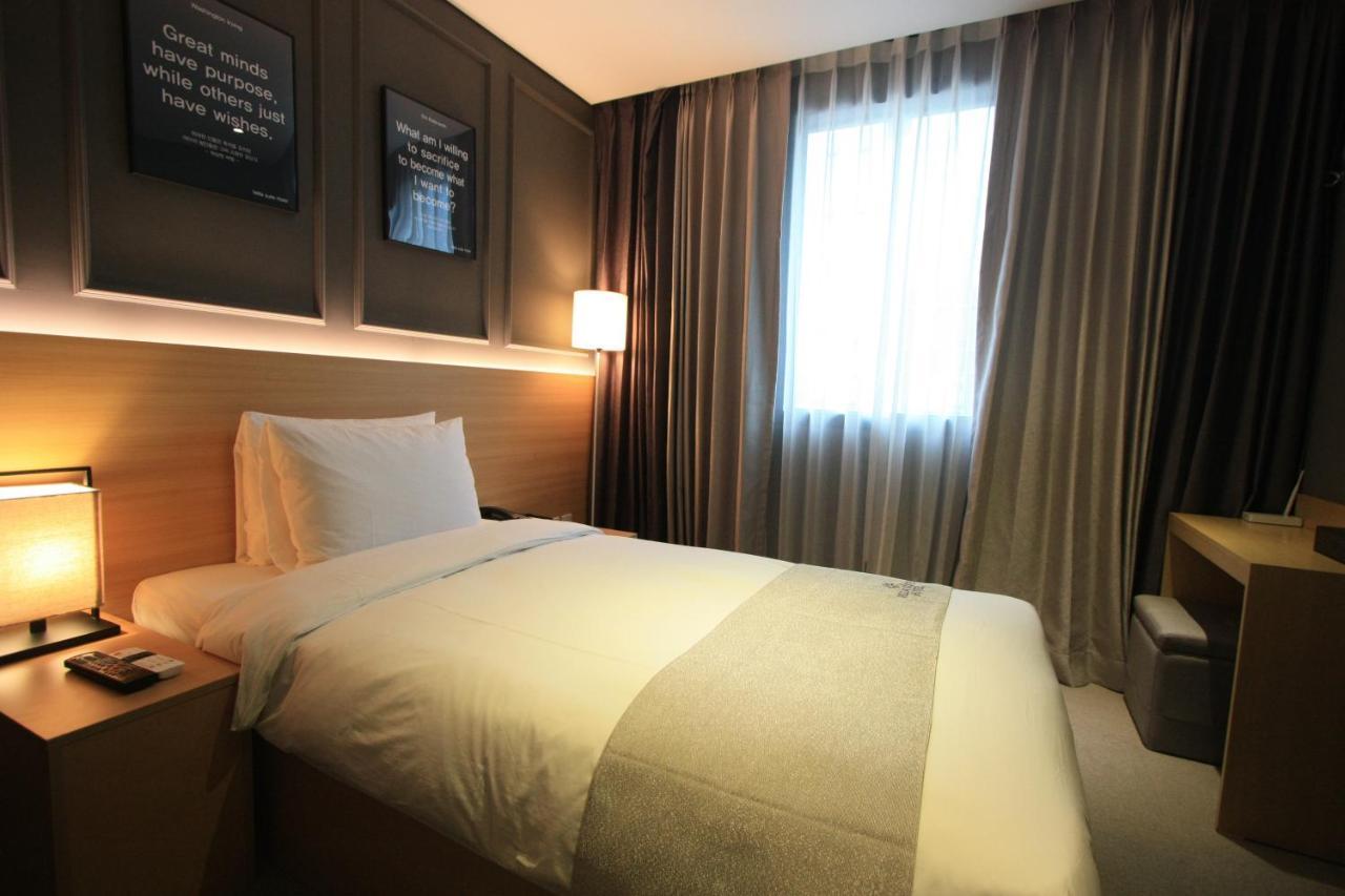 Vella Suite Hotel Suwon Exterior foto