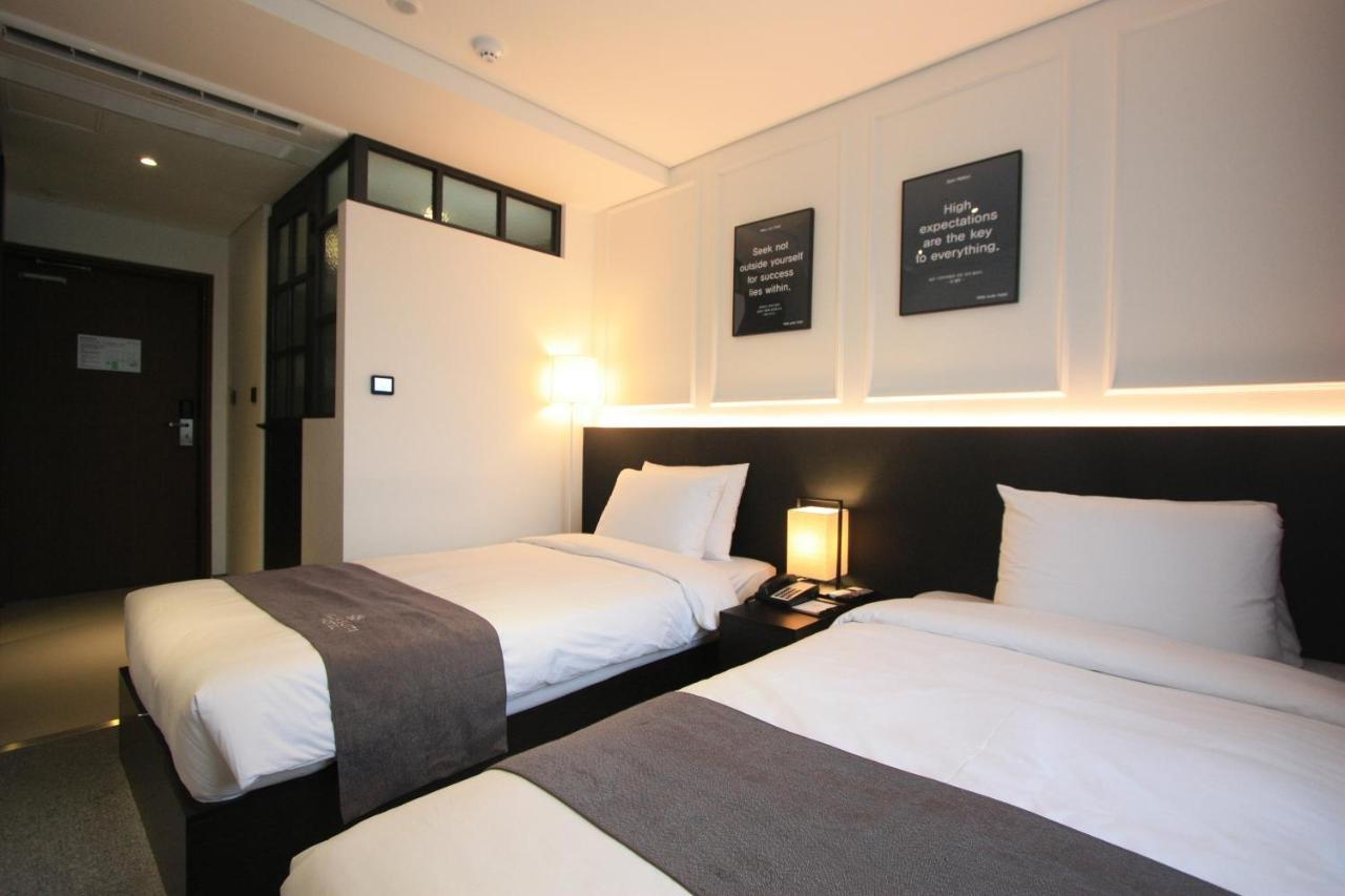 Vella Suite Hotel Suwon Exterior foto