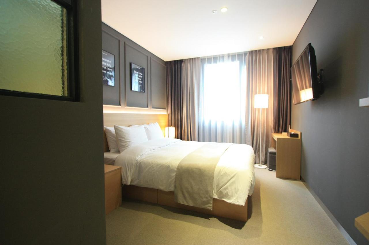 Vella Suite Hotel Suwon Exterior foto