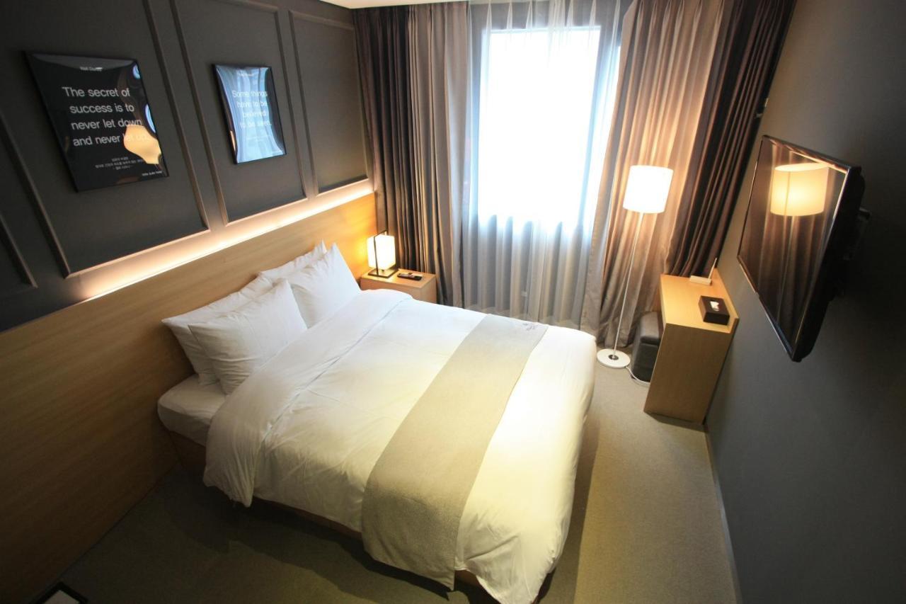 Vella Suite Hotel Suwon Exterior foto