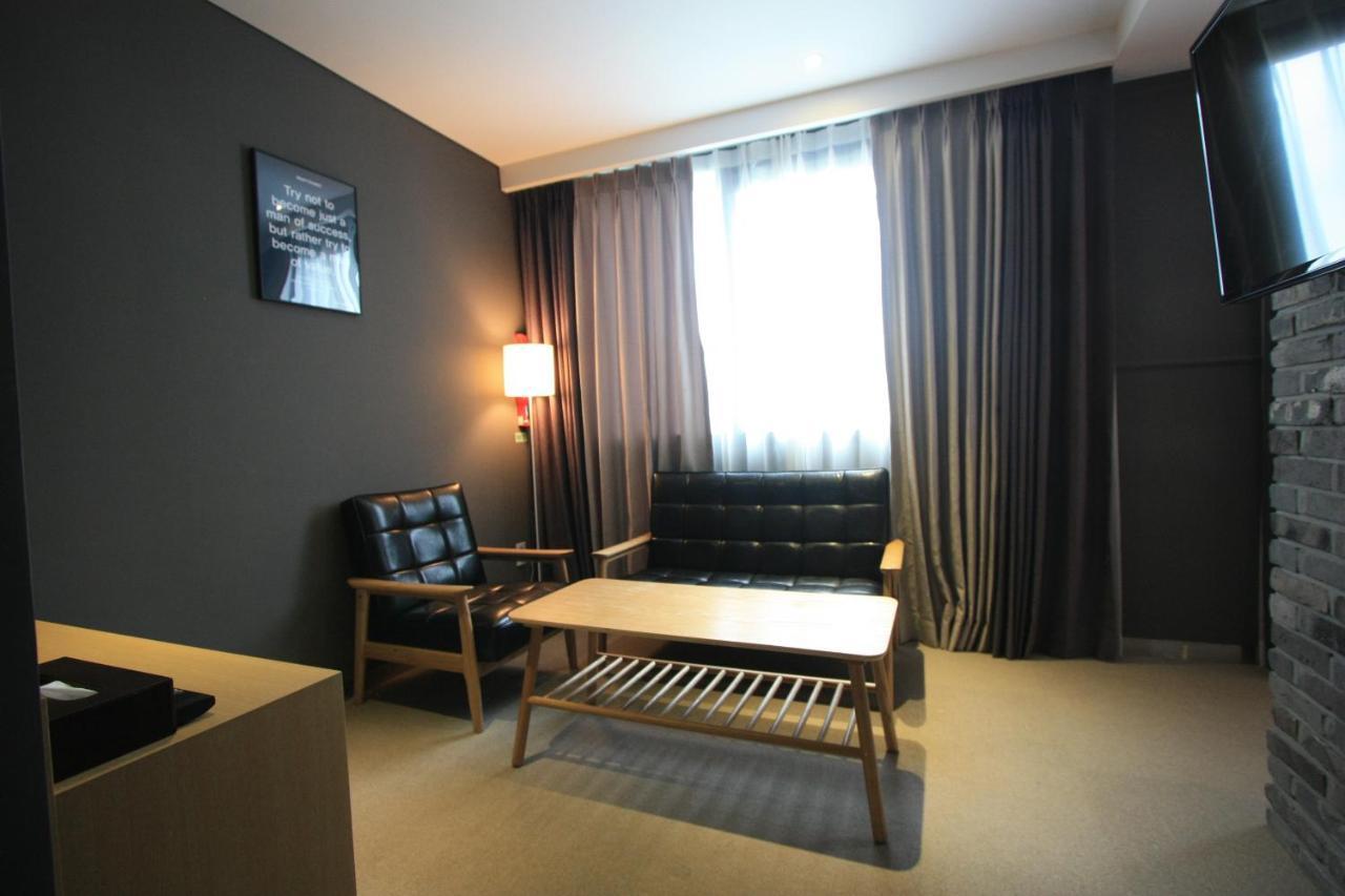 Vella Suite Hotel Suwon Exterior foto