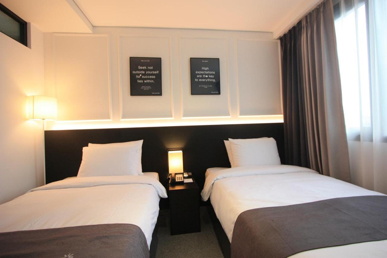 Vella Suite Hotel Suwon Exterior foto