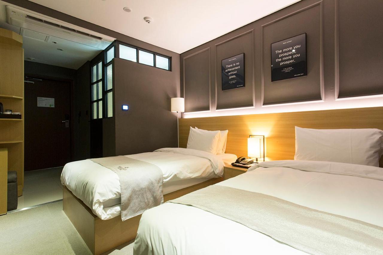 Vella Suite Hotel Suwon Exterior foto