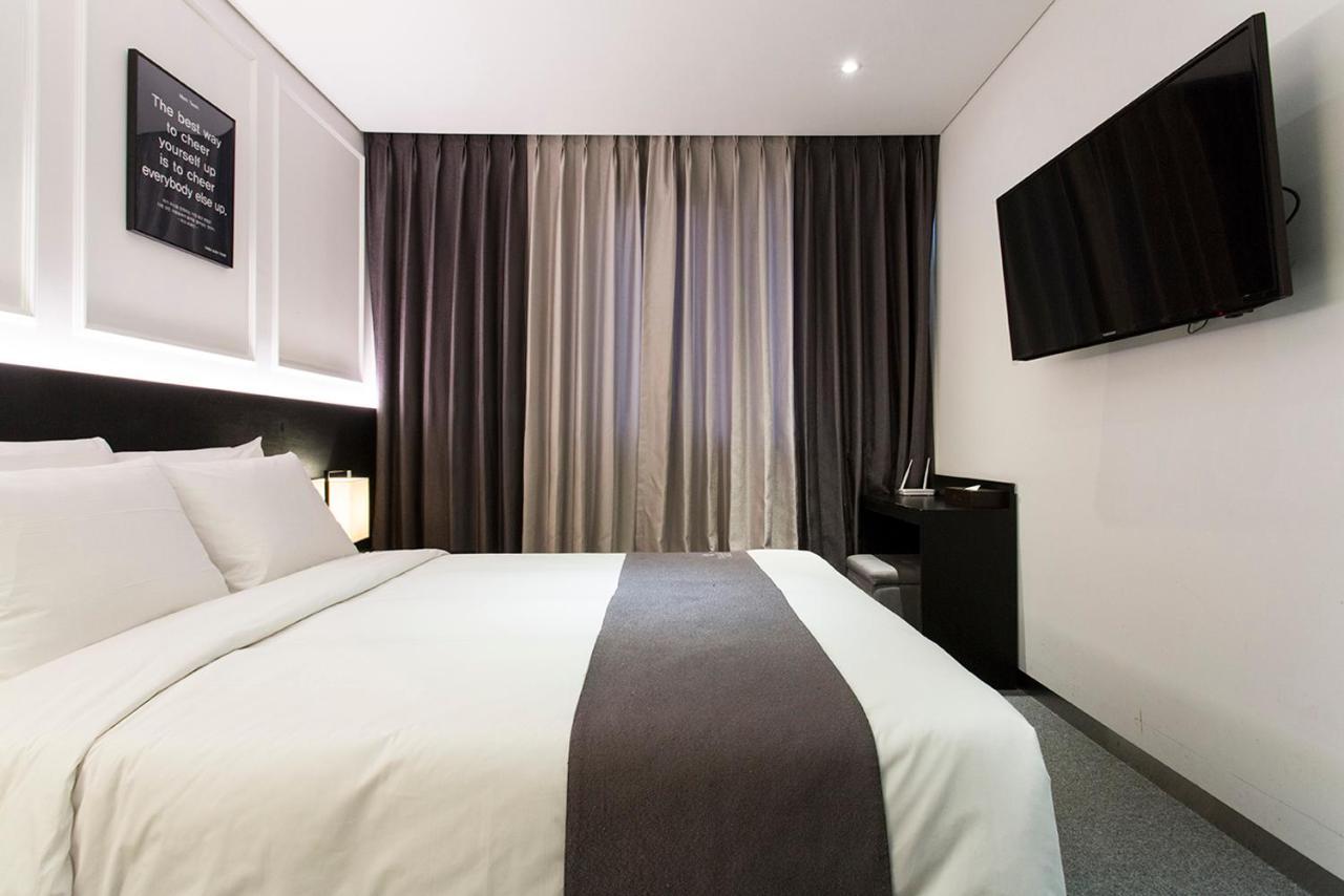 Vella Suite Hotel Suwon Exterior foto