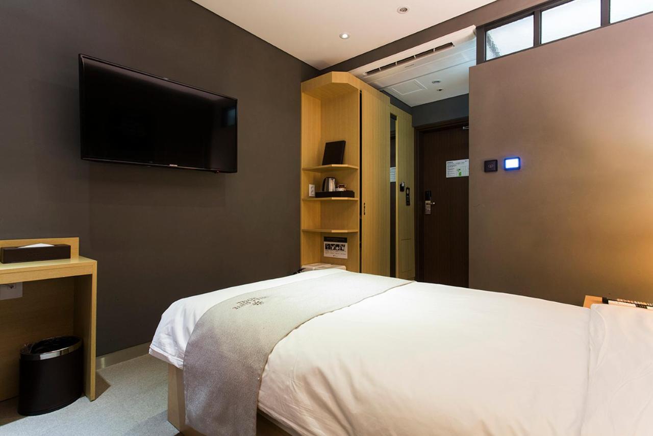 Vella Suite Hotel Suwon Exterior foto