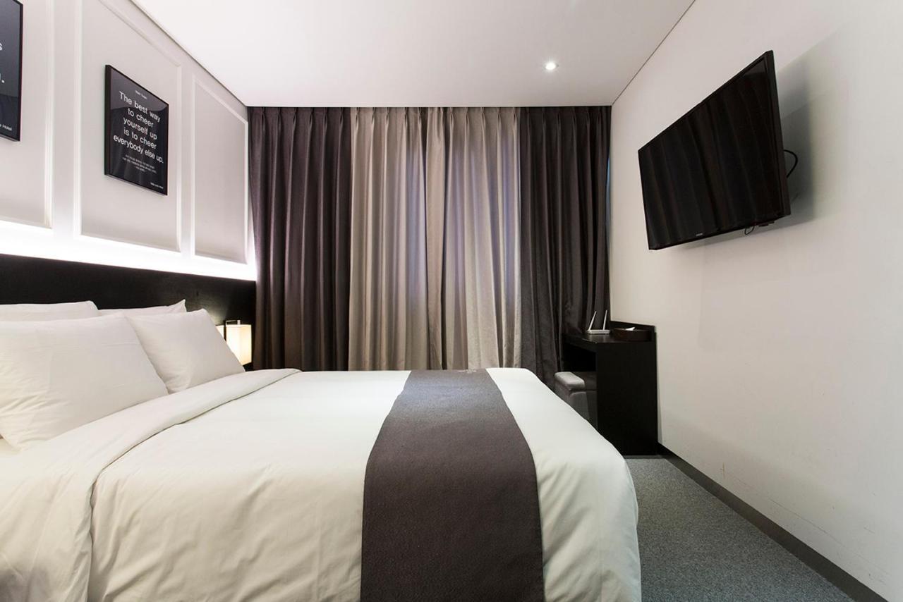 Vella Suite Hotel Suwon Exterior foto