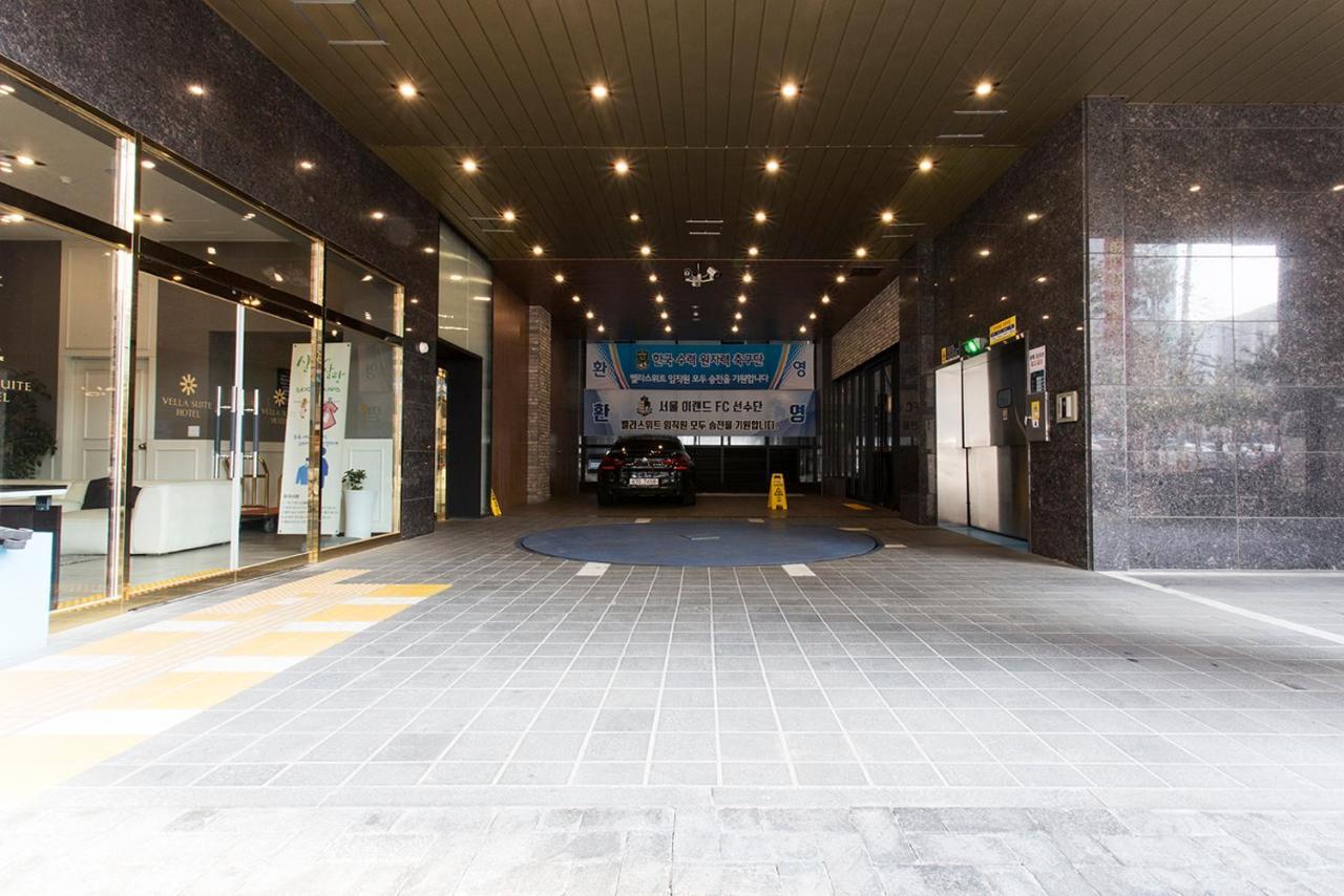 Vella Suite Hotel Suwon Exterior foto