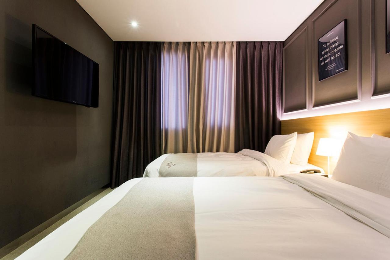Vella Suite Hotel Suwon Exterior foto